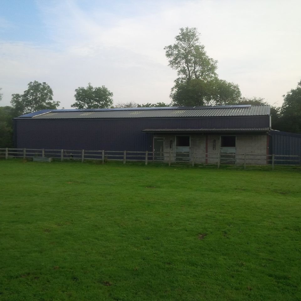 Barn installation of a photovoltaic array.