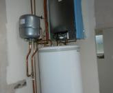 Compact heat pump cylinder installation